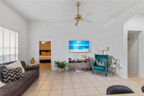 Villa ou maison à louer à Pembroke Pines, Floride: 3 chambres, 175.49 m2 № 2051551 - photo 14