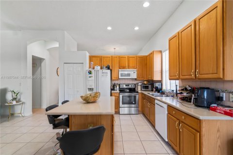 Villa ou maison à louer à Pembroke Pines, Floride: 3 chambres, 175.49 m2 № 2051551 - photo 12