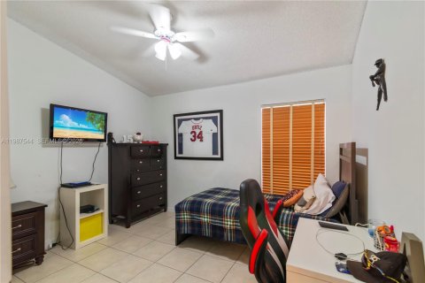 Villa ou maison à louer à Pembroke Pines, Floride: 3 chambres, 175.49 m2 № 2051551 - photo 24