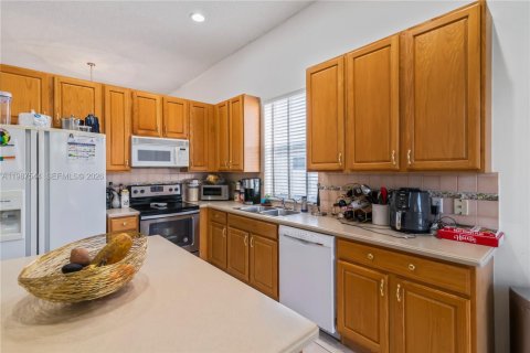 Villa ou maison à louer à Pembroke Pines, Floride: 3 chambres, 175.49 m2 № 2051551 - photo 11