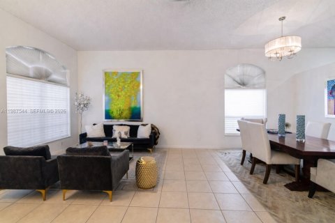 Villa ou maison à louer à Pembroke Pines, Floride: 3 chambres, 175.49 m2 № 2051551 - photo 3