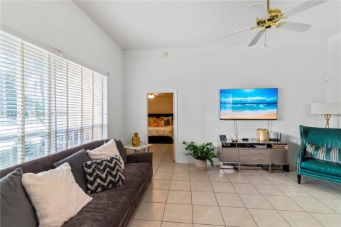 Villa ou maison à louer à Pembroke Pines, Floride: 3 chambres, 175.49 m2 № 2051551 - photo 16