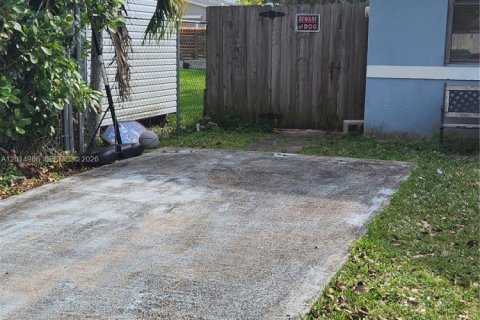 Commercial property in Cutler Bay, Florida 127.55 sq.m. № 2088195 - photo 7