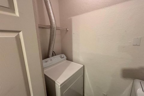 Condo in Orlando, Florida, 1 bedroom  № 1910071 - photo 11