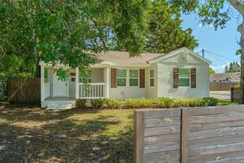 House in Saint Petersburg, Florida 2 bedrooms, 78.13 sq.m. № 2113971