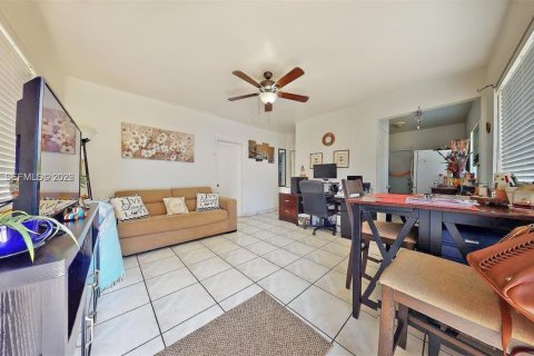 Appartement à louer à Miami, Floride: 1 chambre, 426.24 m2 № 1996592 - photo 6