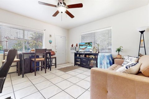 Appartement à louer à Miami, Floride: 1 chambre, 426.24 m2 № 1996592 - photo 5
