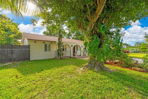 House in Margate, Florida 3 bedrooms, 106.47 sq.m. № 1752597 - photo 4