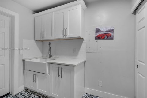 House in Margate, Florida 3 bedrooms, 106.47 sq.m. № 1752597 - photo 22