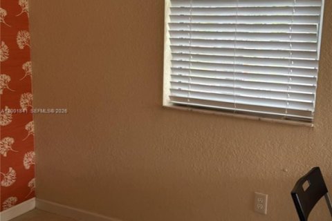 Immobilier commercial à louer à Miami, Floride: 281.59 m2 № 2170283 - photo 3