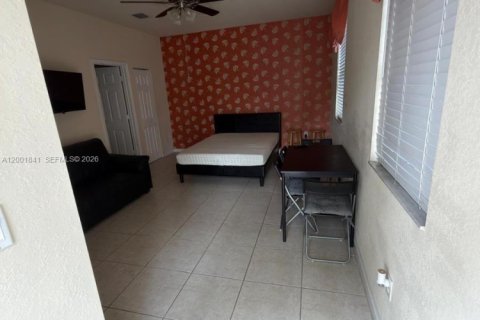Immobilier commercial à louer à Miami, Floride: 281.59 m2 № 2170283 - photo 2