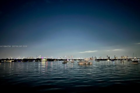 Condo in Miami Beach, Florida  № 2026883 - photo 29