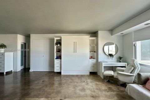 Condo in Miami Beach, Florida  № 2026883 - photo 10