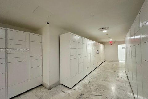 Condo in Miami Beach, Florida  № 2026883 - photo 23