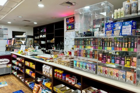 Condo in Miami Beach, Florida  № 2026883 - photo 22