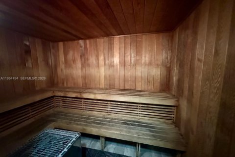 Condo in Miami Beach, Florida  № 2026883 - photo 21