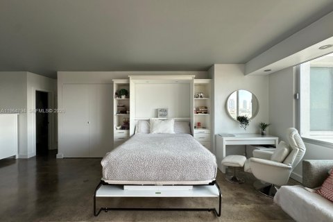 Condo in Miami Beach, Florida  № 2026883 - photo 11