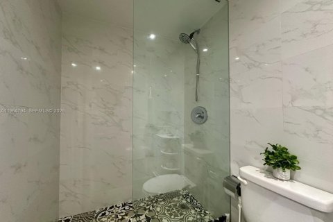 Condo in Miami Beach, Florida  № 2026883 - photo 14