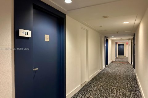 Condo in Miami Beach, Florida  № 2026883 - photo 18