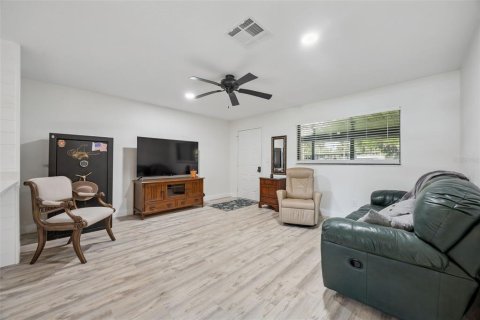 House in Geneva, Florida 3 bedrooms, 94.76 sq.m. № 2215980 - photo 7