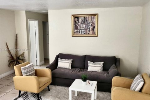 House in Fort Lauderdale, Florida 4 bedrooms, 123.56 sq.m. № 1985881 - photo 4