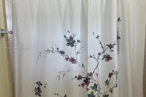 House in Fort Lauderdale, Florida 4 bedrooms, 123.56 sq.m. № 1985881 - photo 15