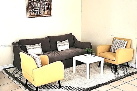 House in Fort Lauderdale, Florida 4 bedrooms, 123.56 sq.m. № 1985881 - photo 6