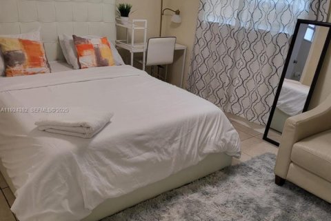 House in Fort Lauderdale, Florida 4 bedrooms, 123.56 sq.m. № 1985881 - photo 19