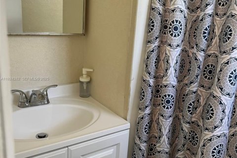 House in Fort Lauderdale, Florida 4 bedrooms, 123.56 sq.m. № 1985881 - photo 16