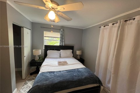 House in Fort Lauderdale, Florida 4 bedrooms, 123.56 sq.m. № 1985881 - photo 21
