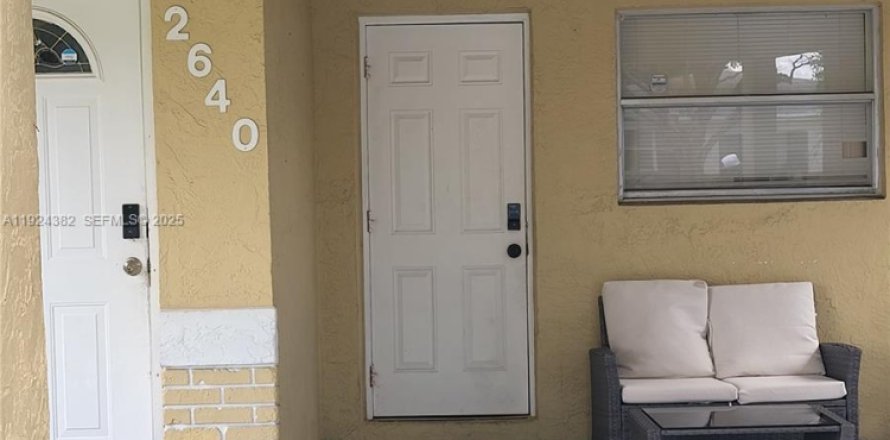 House in Fort Lauderdale, Florida 4 bedrooms, 123.56 sq.m. № 1985881