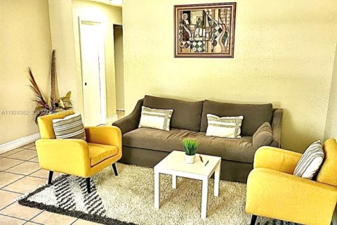 House in Fort Lauderdale, Florida 4 bedrooms, 123.56 sq.m. № 1985881 - photo 7