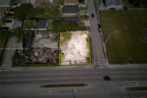 Commercial property in Miami, Florida № 1862787 - photo 2