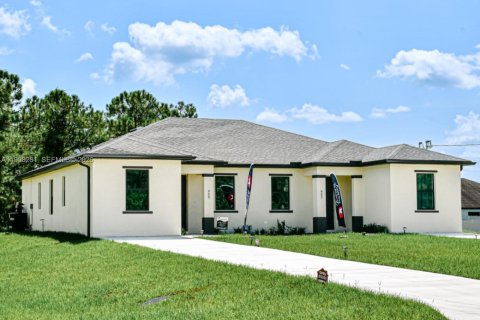 Коммерческая недвижимость в Лихай-Эйкерс, Флорида 208.29м2 № 2024748