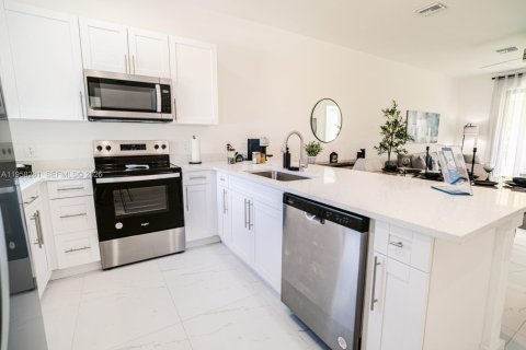 Купить коммерческую недвижимость в Лихай-Эйкерс, Флорида 208.29м2, № 2024748 - фото 11