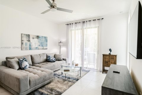 Купить коммерческую недвижимость в Лихай-Эйкерс, Флорида 208.29м2, № 2024748 - фото 8