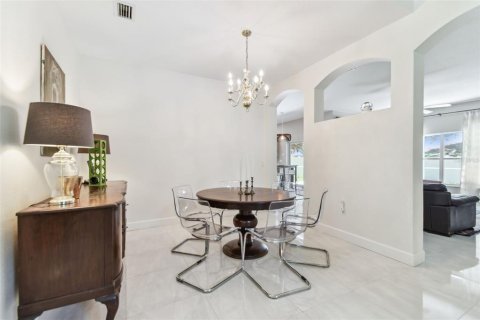 House in Dunedin, Florida 6 bedrooms, 253.53 sq.m. № 1829371 - photo 8