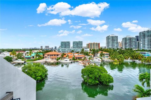 Condo in Sunny Isles Beach, Florida, 2 bedrooms  № 2081128 - photo 29