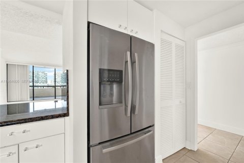 Condo in Sunny Isles Beach, Florida, 2 bedrooms  № 2081128 - photo 12