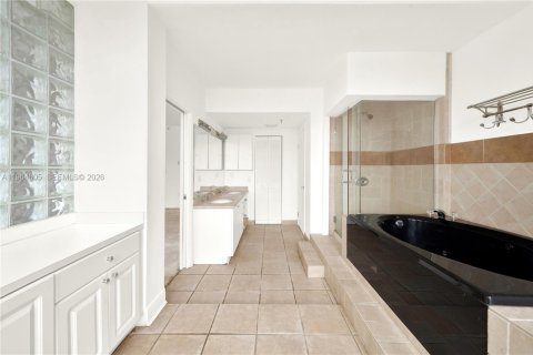 Condo in Sunny Isles Beach, Florida, 2 bedrooms  № 2081128 - photo 20