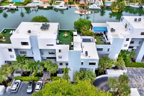 Condo in Sunny Isles Beach, Florida, 2 bedrooms  № 2081128 - photo 3