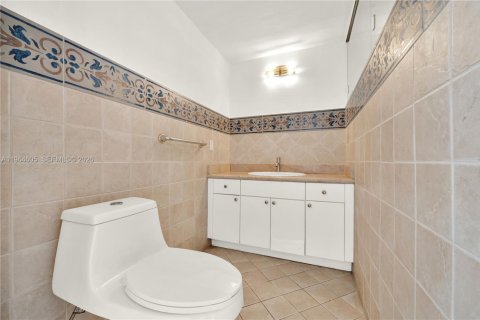 Condo in Sunny Isles Beach, Florida, 2 bedrooms  № 2081128 - photo 14