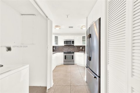 Condo in Sunny Isles Beach, Florida, 2 bedrooms  № 2081128 - photo 8