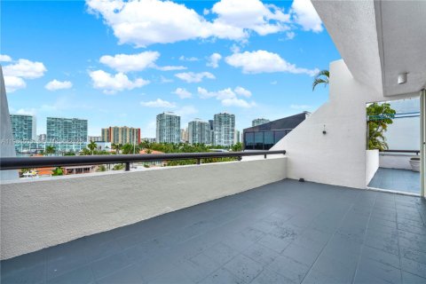 Condo in Sunny Isles Beach, Florida, 2 bedrooms  № 2081128 - photo 28