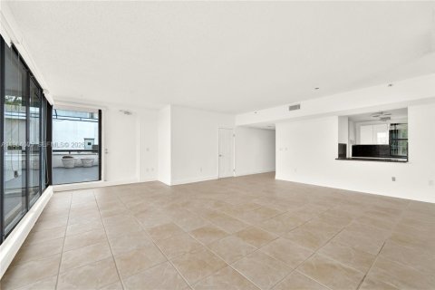 Condo in Sunny Isles Beach, Florida, 2 bedrooms  № 2081128 - photo 6