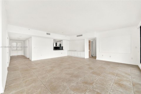 Condo in Sunny Isles Beach, Florida, 2 bedrooms  № 2081128 - photo 7