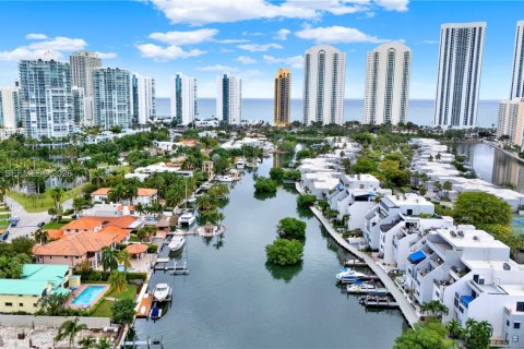 Condo in Sunny Isles Beach, Florida, 2 bedrooms  № 2081128