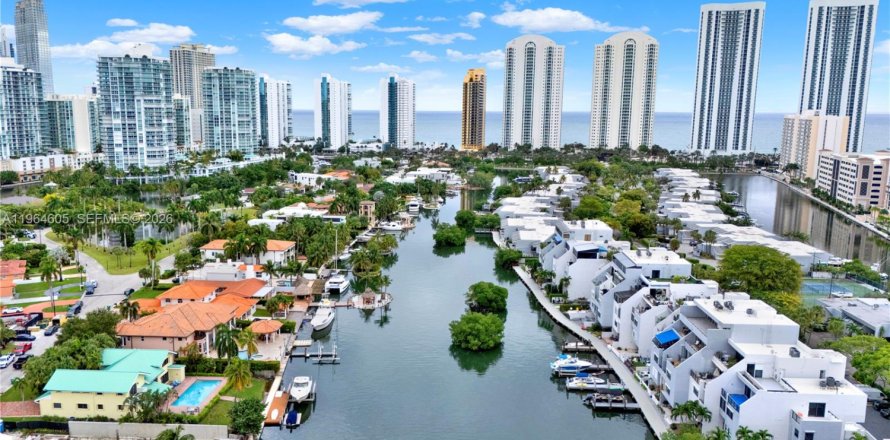 Condo in Sunny Isles Beach, Florida, 2 bedrooms  № 2081128