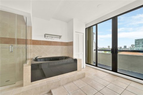 Condo in Sunny Isles Beach, Florida, 2 bedrooms  № 2081128 - photo 18