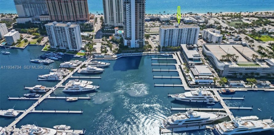 Condominio en Fort Lauderdale, Florida, 1 dormitorio  № 1992811